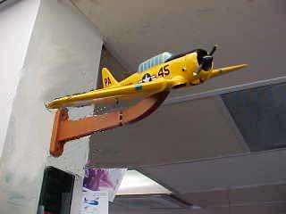 model airplane wall mount